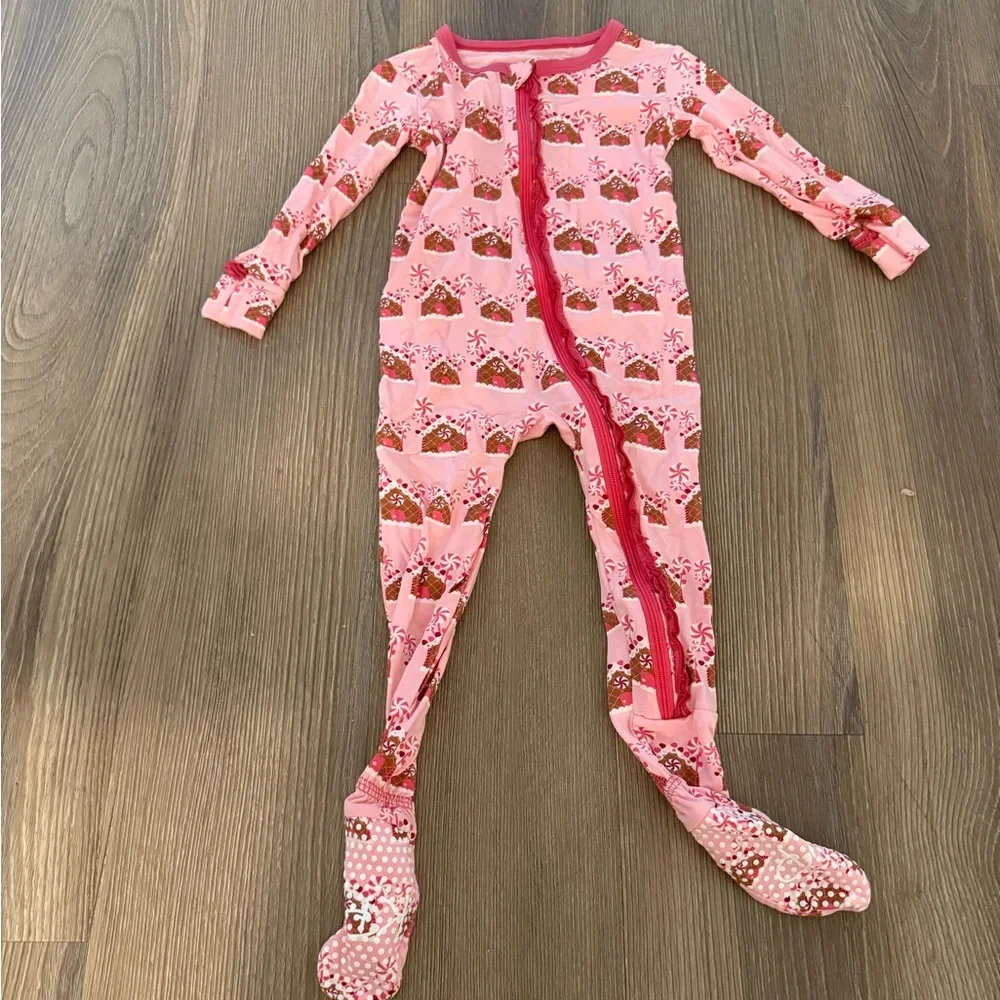 NWOT Kickee Pants Ruffle Pink Gingerbread House Footie with Grips 12-18m